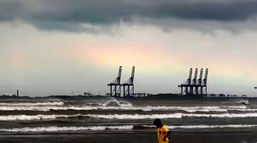 Cyclonic Storm 'ASNA' may bring heavy rain, windstorms, and urban flooding to coastal areas of Sindh and Balochistan.