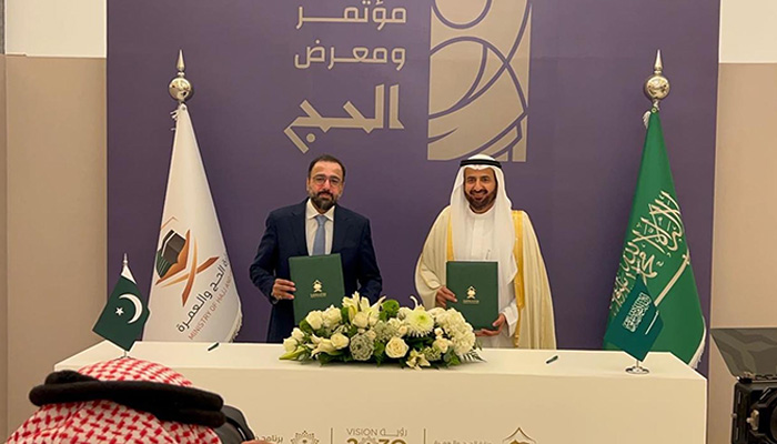 Federal Minister for Religious Affairs Chaudhry Salik Hussain meets Saudi Minister of Hajj and Umra Dr Tawfiq bin Fawzan al-Rabi'ah signing annual Hajj agreement 2025 in Jeddah on January 13, 2025. — PID