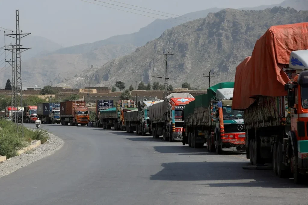 The Torkham border closure enters its third week, disrupting lives, trade, and diplomacy as tensions escalate between Pakistan and the AIG. [Image via Reuters]