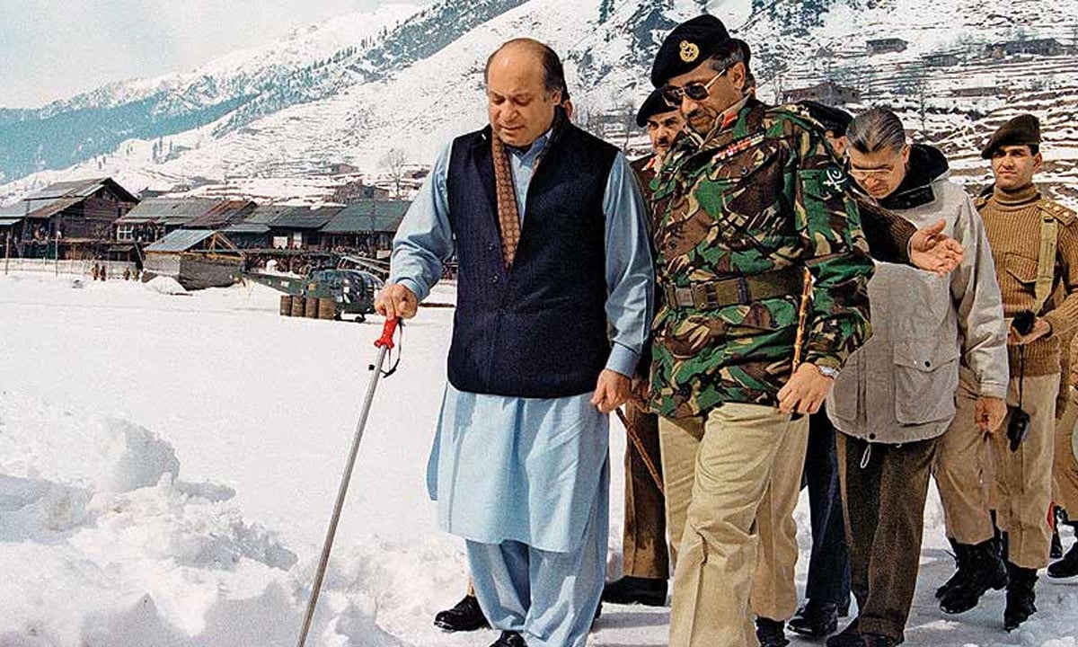 Nawaz Sharif and Pervez Musharraf at Keil sector near Rawlakot on the Line of Control, February 1999 | AFP