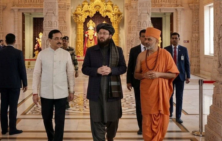 Afghanistan's Minister of Agriculture Ata Umar (center) visiting Hindu temples, stated act of Sultan Mahmud Ghaznavi in destroying idols was a mistake.